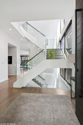 1743 Wolcott Ave, Chicago, IL 60622-1350