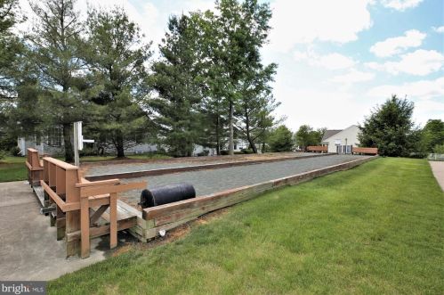 6 Hummingbird Dr, Trenton NJ  08690-3557 exterior