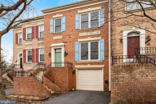 8024 Tanworth Ct, Springfield, VA 22152-3657