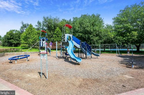 642 Ellsworth Dr, Silver Spring MD 20910-4301 exterior