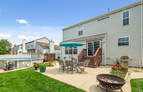 1582 Farmside Ln, Lemont, IL 60490-4959
