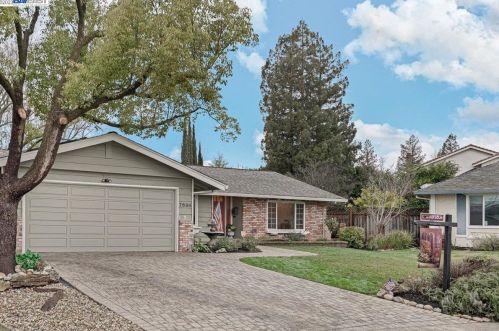 7694 Hillsdale Ct, Pleasanton, CA 94588-3619