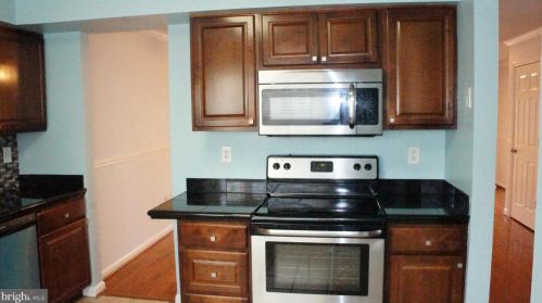6159 Forest Creek Ln, Springfield VA  22152-1447 exterior