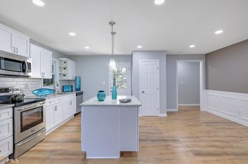 976 Pinehurst Dr, Smyrna GA  30080-4225 exterior