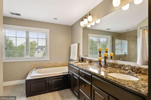 3528 Crestmoor Dr, Saint Paul MN  55125-5028 exterior