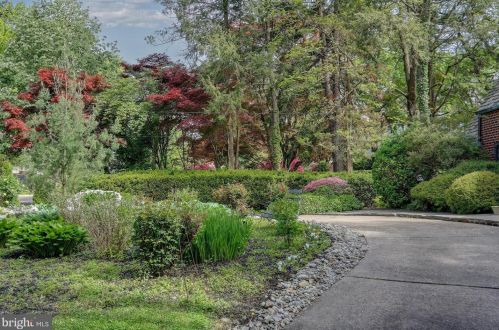 585 Warwick Rd, Haddonfield NJ 08033-3845 exterior