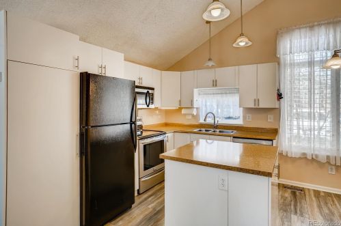 10233 Peakview Ave, Englewood CO 80111-6107 exterior