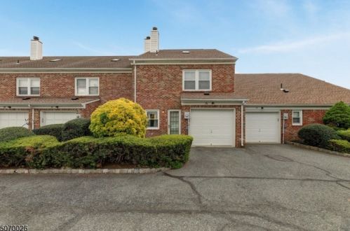 30 Burnham Ct, Scotch Plains, NJ 07076-3129