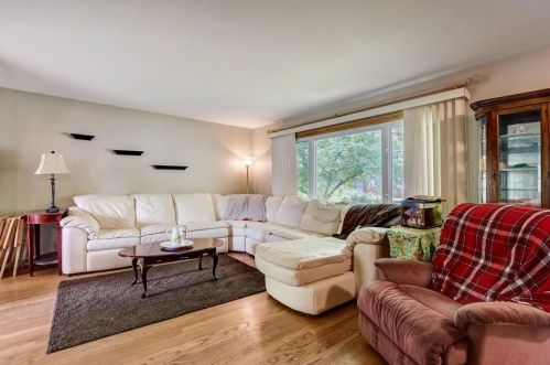 1502 Catalpa Ln, Mount Prospect, IL 60056-4516