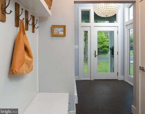 17 Leavitt Ln, Princeton NJ  08540-3921 exterior