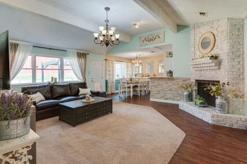 6401 Peggy Dr, Fort Worth TX  76133-4429 exterior