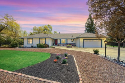 6150 Lockwood Dr, Windsor, CA 95492-9103
