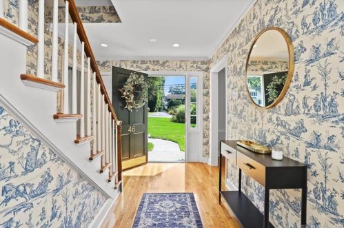 46 Pine Hill Ave, Norwalk CT  06855-2810 exterior