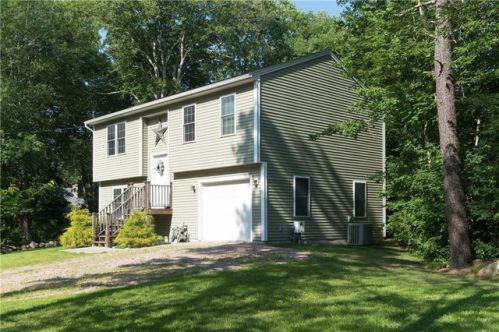 11 Hilltop Dr, Charlestown, RI 02813-4000