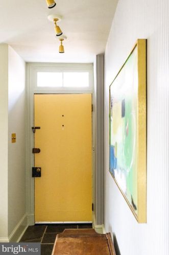 104 Gravers Ln, Philadelphia PA  19118-3806 exterior