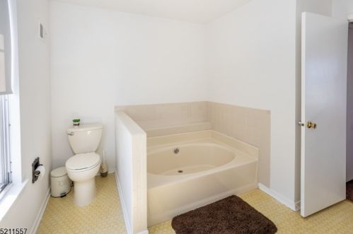 14 Green Heron Dr, Hackettstown NJ  07840-3328 exterior