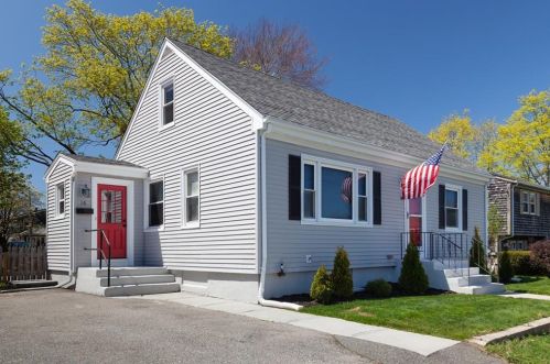 16 Paquin St, Warren, RI 02885-3410