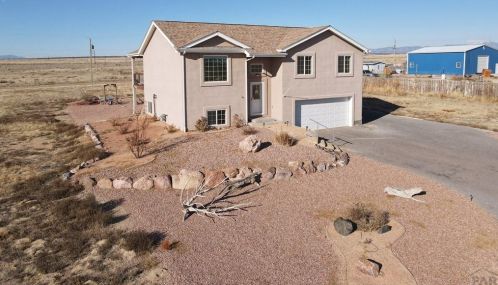 1237 Parkridge Dr, Pueblo, CO 81007-1347