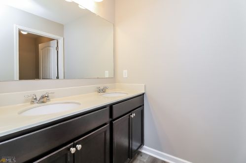 5174 Amberland Sq, Atlanta GA  30349-1696 exterior