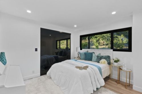 2434 Delisle Ct, Glendale CA  91208-2210 exterior