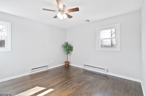 30 Lincoln Trl, Hopatcong NJ  07843-1548 exterior