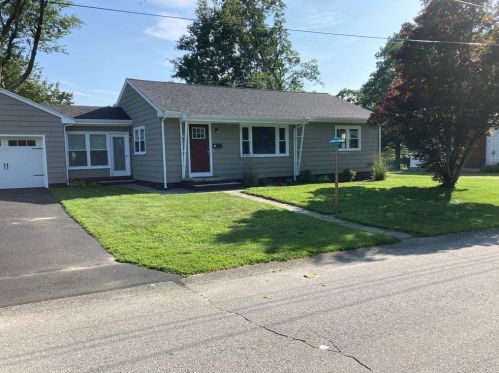 65 Merritt Ave, Tiverton, RI 02878-1621