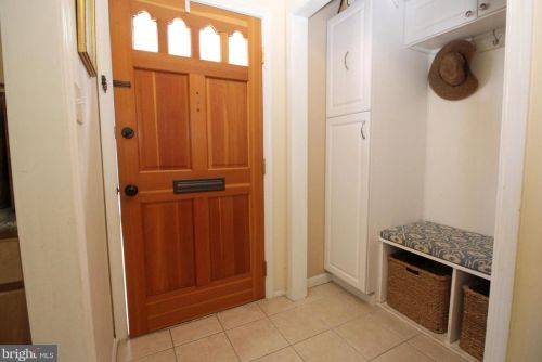 7676 Tiverton Dr, Springfield VA  22152-2018 exterior