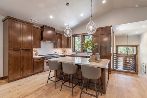 13671 Pathway Ave, Truckee CA  96161-6225 exterior
