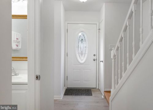 2885 Lester Lee Ct, Falls Church, VA 22042-7741