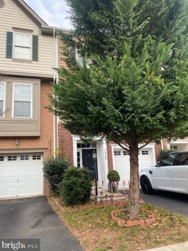14266 Legend Glen Ct, Gainesville, VA 20155-1498