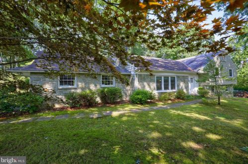 136 Woodside Rd, Lancaster, PA 17601-3238
