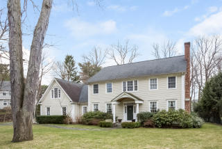 19 Christie Hill Rd, Tokeneke, CT 06820-3724