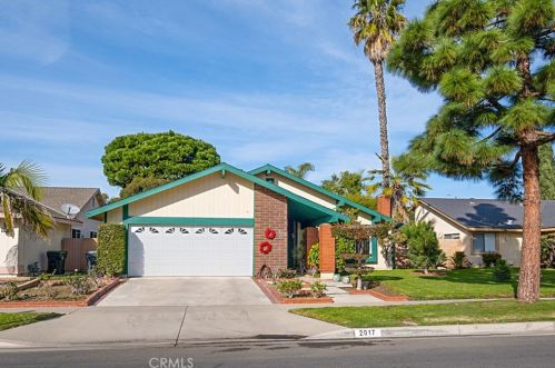2017 Carriage Dr, Santa Ana, CA 92704-6112