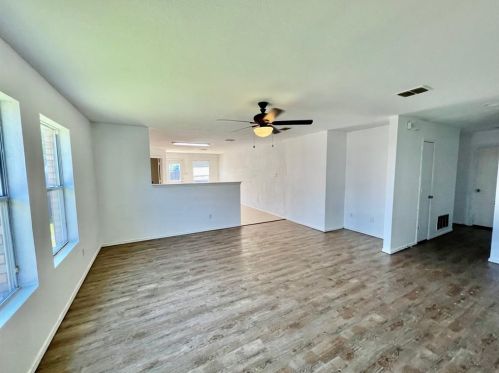 1500 Queens Brook Ln, Fort Worth, TX 76140-5751