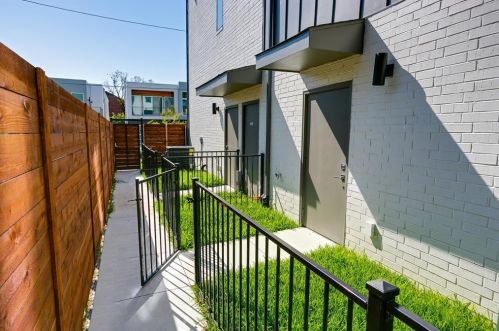5605 Bryan Pkwy, Dallas, TX 75206-8107
