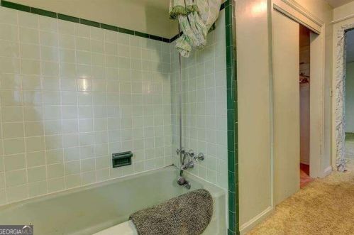 4132 Haverhill Dr, Atlanta GA  30342-3818 exterior