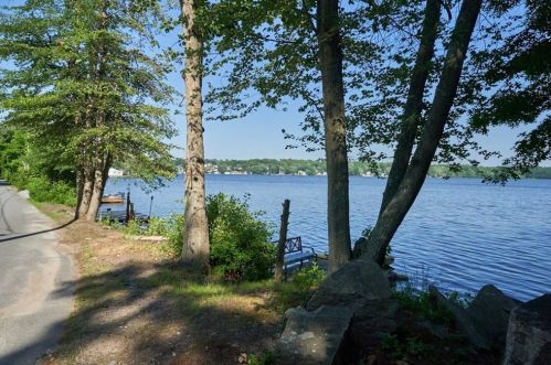 18 Lakeside Dr, Coventry, RI 02816-5519