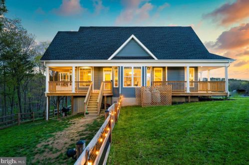 365 Prado Way, Berkeley Springs WV  25411-3264 exterior