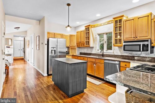 646 Maple Ave, Tavistock NJ 08033-1147 exterior