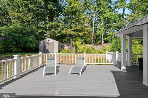 6808 Houndmaster Rd, Springfield VA  22152-2715 exterior