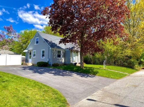 63 Shirley St, Warwick, RI 02888-2622