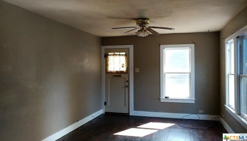 624 Baker, Seguin TX  78155-6002 exterior