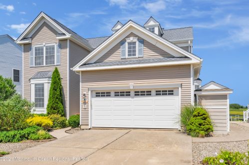 26 Bowsprit Dr, Berkeley Township, NJ 08721-1400