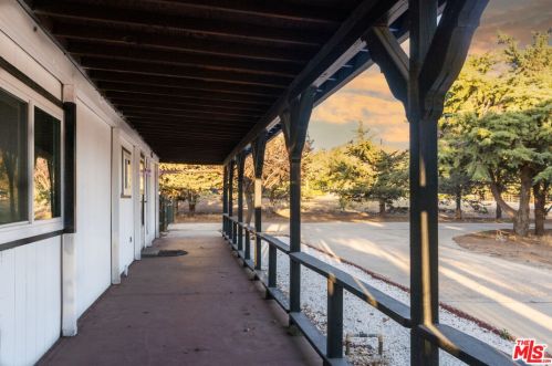 1265 Arabian Dr, Tehachapi, CA 93561-9397