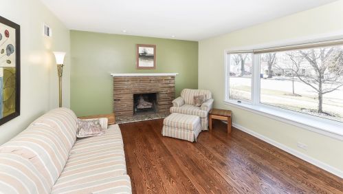 887 Wolf Rd, Des Plaines, IL 60016-6141