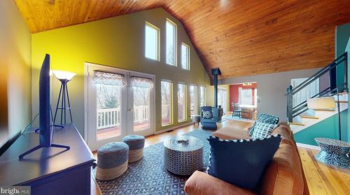 400 Cardinal Dr, Rio WV  26755-6048 exterior