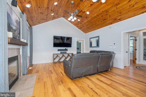 487 Vixen Ln, Gerrardstown WV  25420-4459 exterior