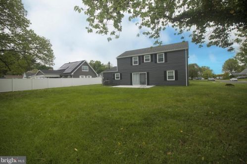 1 Manor Ln, Willingboro, NJ 08046-3133