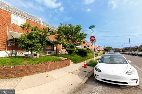 1903 30th St, Philadelphia, PA 19121-1818