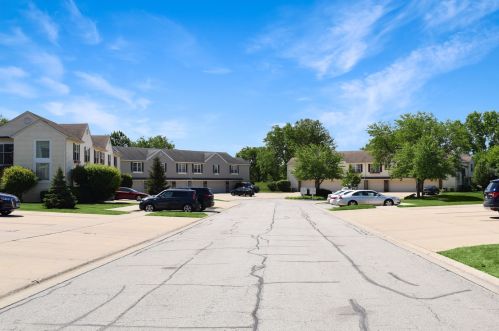 5 Le Jardin Ct, Buffalo Grove IL  60089-6926 exterior